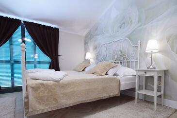 Holiday house with a swimming pool Makarska - 6668