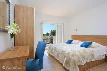 Apartments by the sea Brela, Makarska - 6688