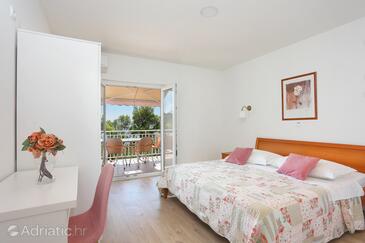 Apartments by the sea Brela, Makarska - 6688