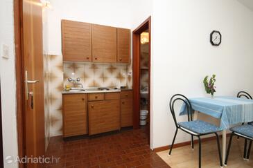 Apartments with parking space Makarska - 6691