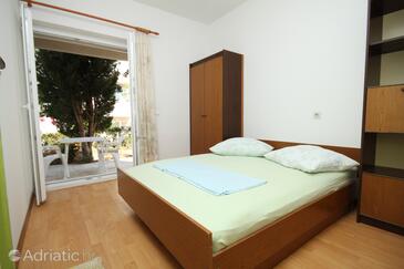 Apartments with parking space Makarska - 6691