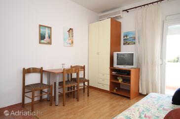 Apartments with parking space Makarska - 6693