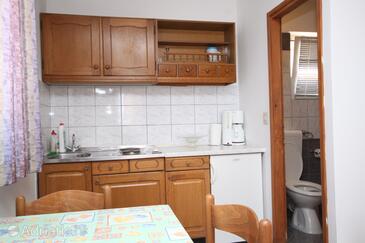 Apartments with parking space Makarska - 6693