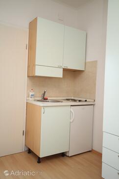 Apartments with parking space Makarska - 6693