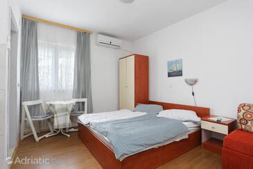 Apartments with parking space Tučepi, Makarska - 6695