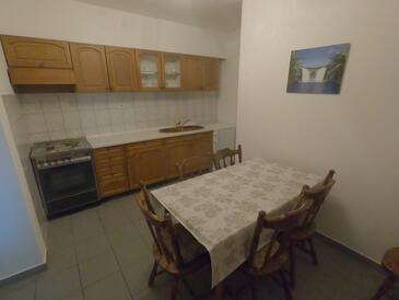 Apartments with parking space Makarska - 6696