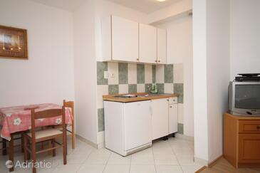 Apartments with parking space Makarska - 6696
