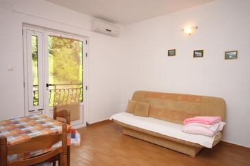 Živogošće - Porat, Wohnzimmer in folgender Unterkunftsart apartment, Klimaanlage vorhanden und WiFi.