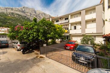 Overnatting Baška Voda, Makarska, Overnatting 6707 - Leiligheter blizu mora med en rullesteinstrand.