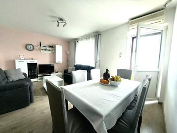 Apartments by the sea Makarska - 6717