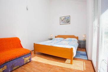 Apartments with parking space Makarska - 6729