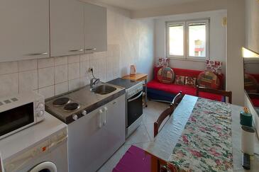 Apartments with parking space Makarska - 6729