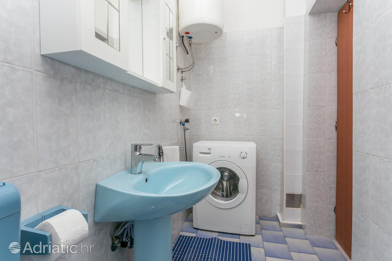 A-6736-a - Private accommodation - Apartments with a parking space Podaca, Makarska