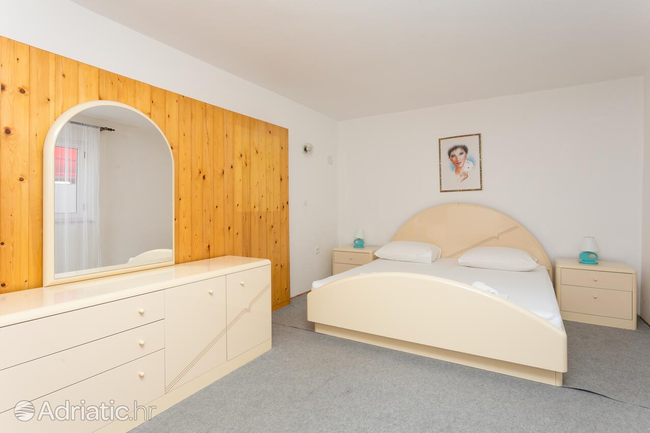 A-6736-a - Private accommodation - Apartments with a parking space Podaca, Makarska