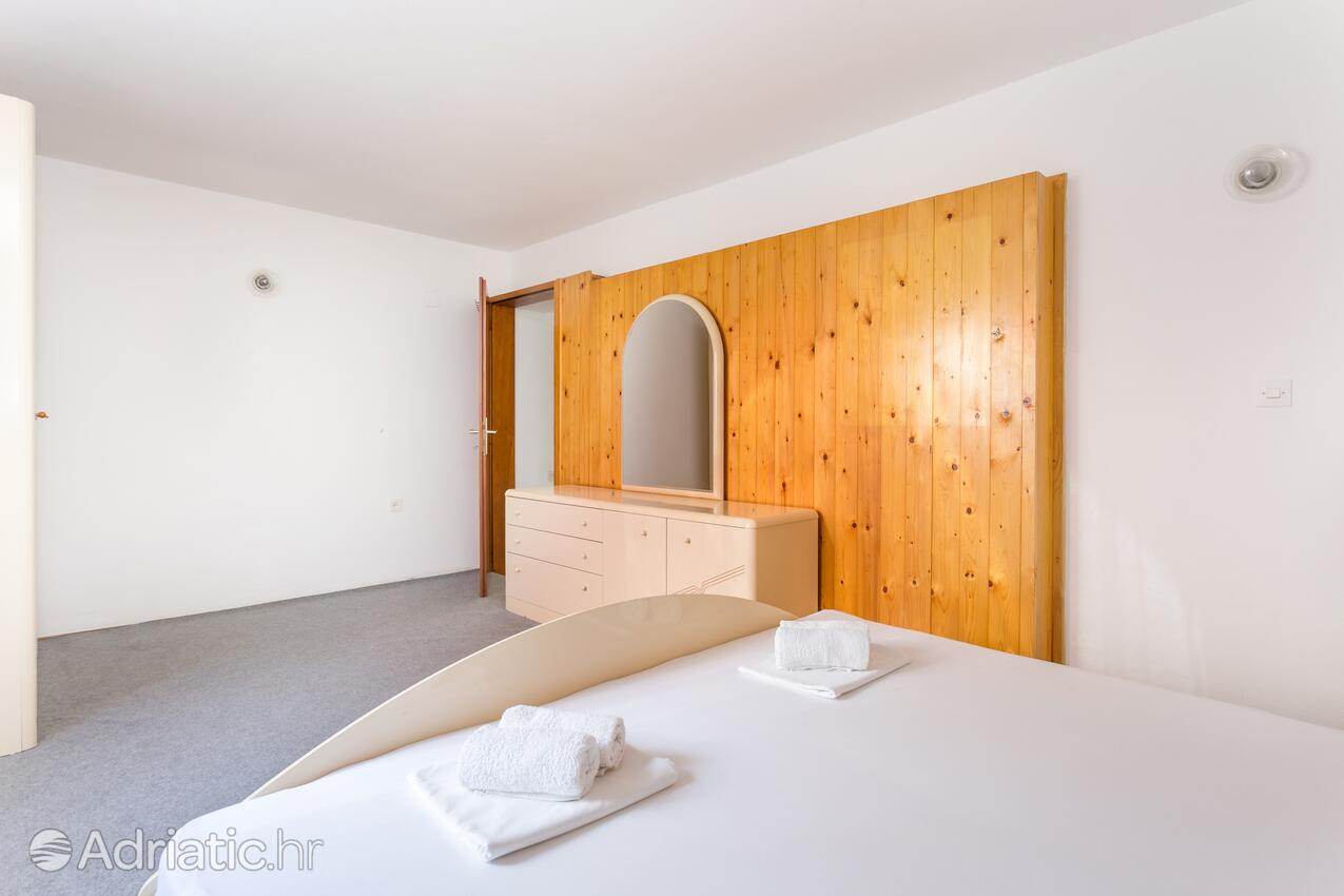 A-6736-a - Private accommodation - Apartments with a parking space Podaca, Makarska