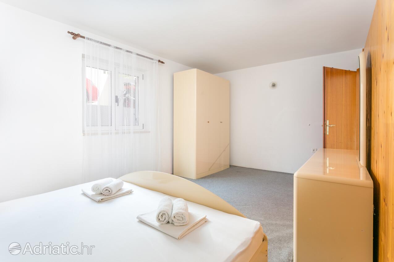 A-6736-a - Private accommodation - Apartments with a parking space Podaca, Makarska