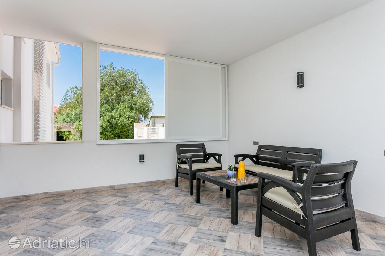 A-6736-b - Private accommodation - Apartments with a parking space Podaca, Makarska