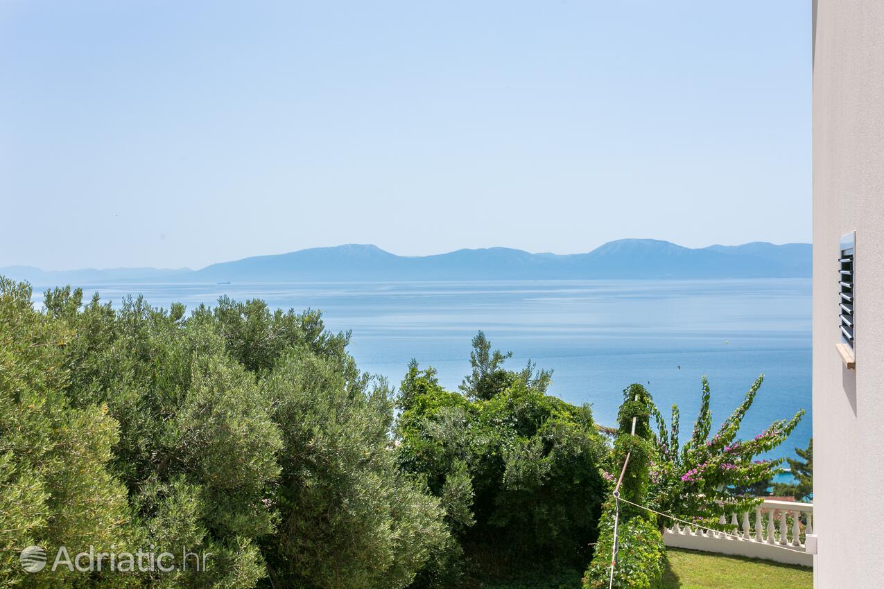 A-6736-b - Private accommodation - Apartments with a parking space Podaca, Makarska