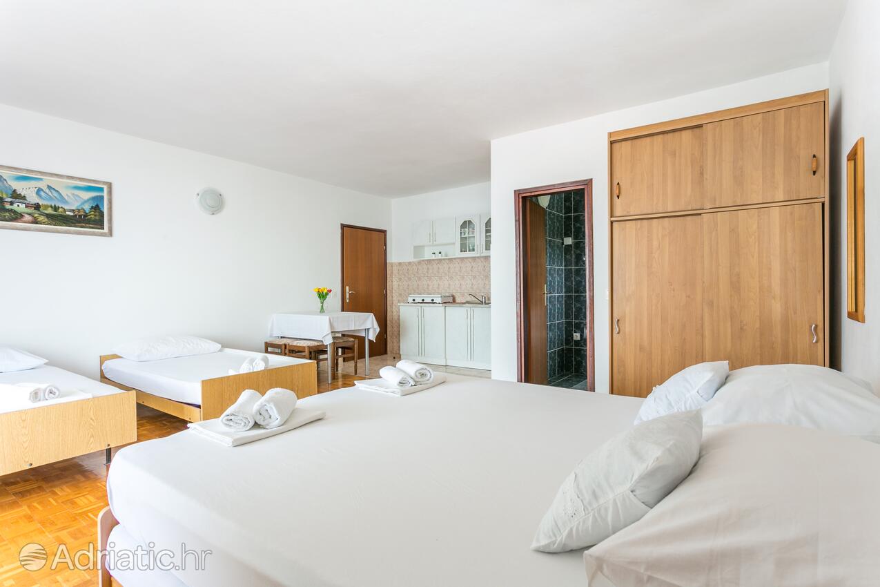 AS-6736-a - Private accommodation - Apartments with a parking space Podaca, Makarska