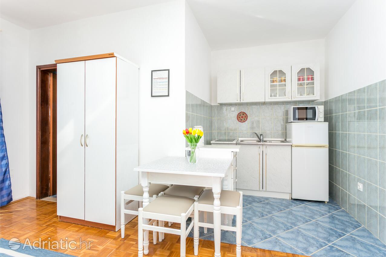 AS-6736-b - Private accommodation - Apartments with a parking space Podaca, Makarska