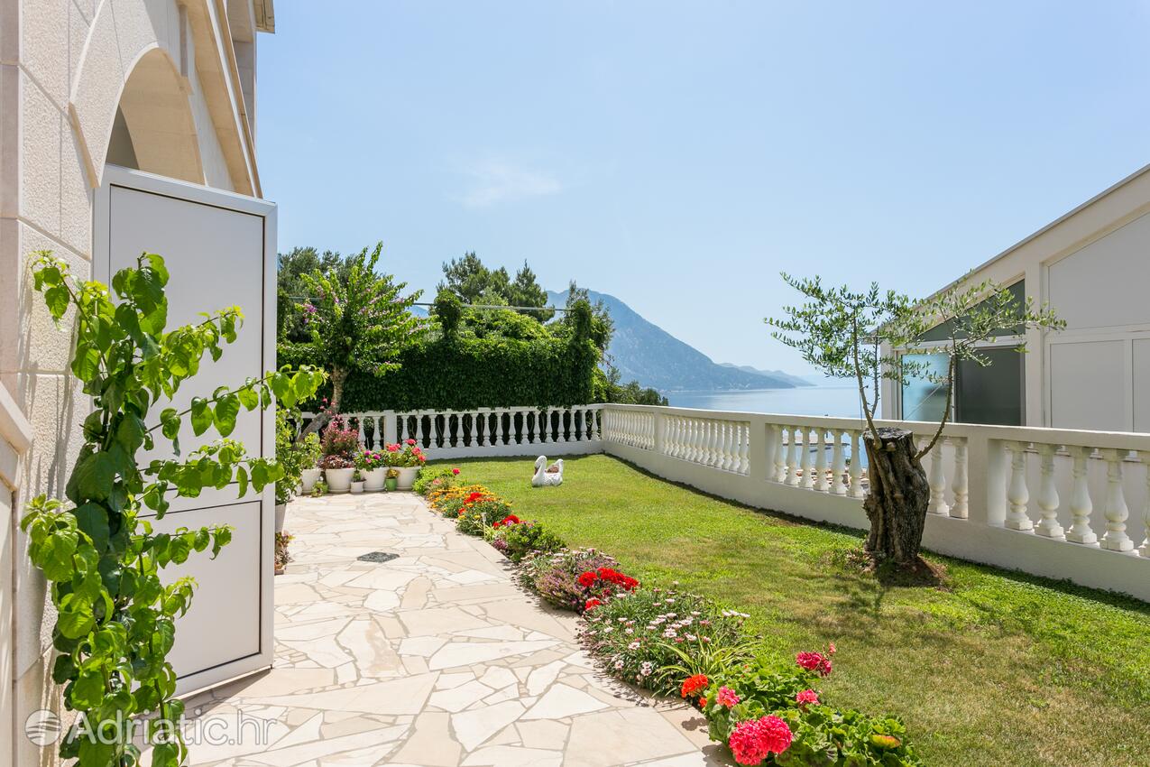 Courtyard - Apartments with a parking space Podaca, Makarska