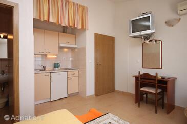 Ferienwohnungen und Zimmer mit Parklplatz Zivogosce - Blato, Makarska - 6755