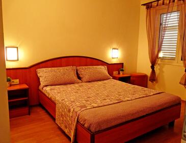 Apartments by the sea Drvenik Donja vala, Makarska - 6756