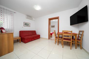 Baška Voda, Obývacia izba v ubytovacej jednotke apartment, klimatizácia k dispozícii a WiFi.