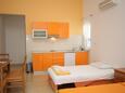 Baška Voda, Küche in folgender Unterkunftsart studio-apartment, WiFi.