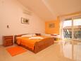 Baška Voda, Schlafzimmer in folgender Unterkunftsart studio-apartment, Klimaanlage vorhanden und WiFi.