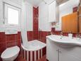 Baška Voda, Bathroom in the studio-apartment, WiFi.