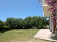 Makarska, Makarska, Courtyard 6768 - Apartments with pebble beach.