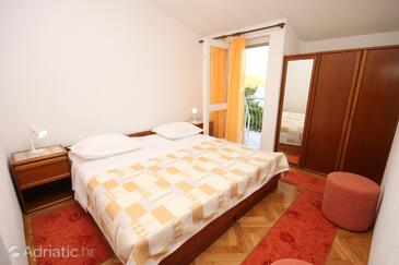 Apartments by the sea Podgora, Makarska - 6781