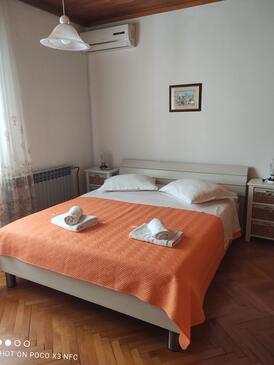 Leiligheter med parkering Makarska - 6784