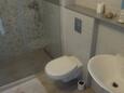 Makarska, Baño en alojamiento de tipo apartment, se admiten mascotas y WiFi.