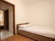 Makarska, Dormitorio 2 en alojamiento de tipo apartment, se admiten mascotas y WiFi.