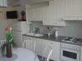 Makarska, Cocina en alojamiento de tipo apartment, aire acondicionado disponible, se admiten mascotas y WiFi.