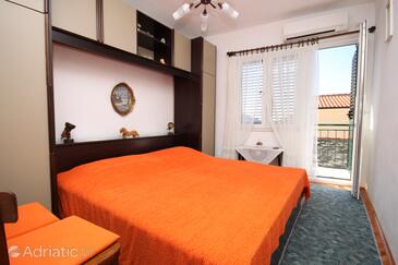 Apartments by the sea Igrane, Makarska - 6802