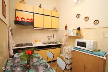 Apartments by the sea Igrane, Makarska - 6802