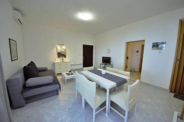 Family-friendly apartments with swimming pool Gornji Tučepi - Podpeć (Makarska) - 6815