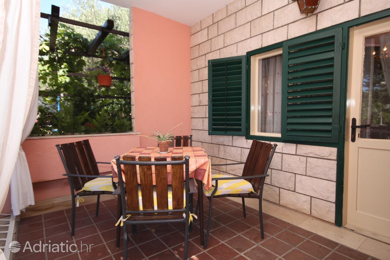 A-6817-a - Alojamiento privado - Apartamentos con piscina Tucepi, Makarska