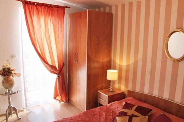 A-6817-c - Alojamiento privado - Apartamentos con piscina Tucepi, Makarska