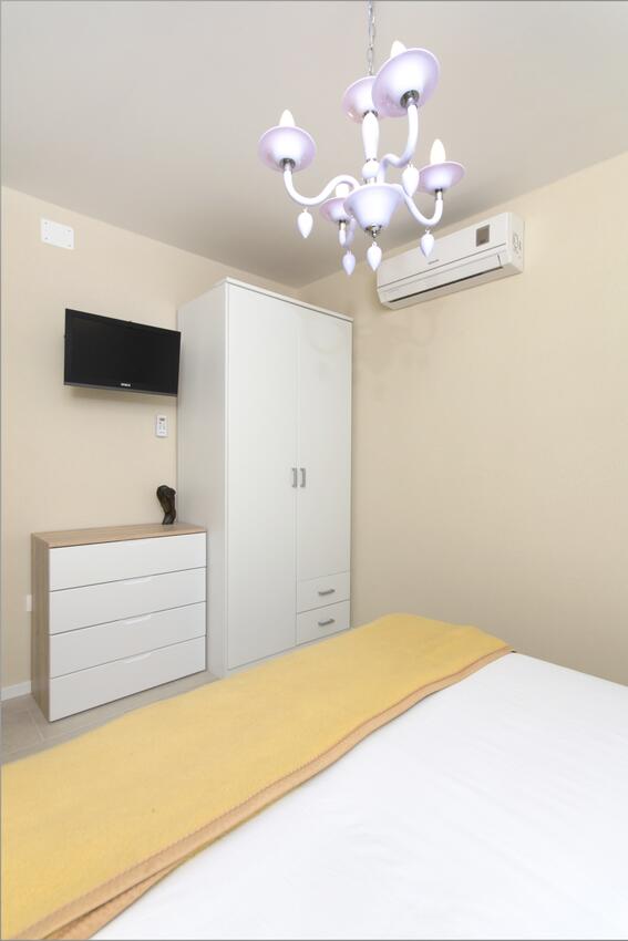 A-6817-d - Alojamiento privado - Apartamentos con piscina Tucepi, Makarska