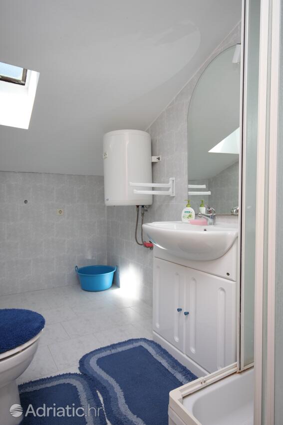 A-6819-a - Private accommodation - Apartments and rooms with parking space Gradac, Makarska