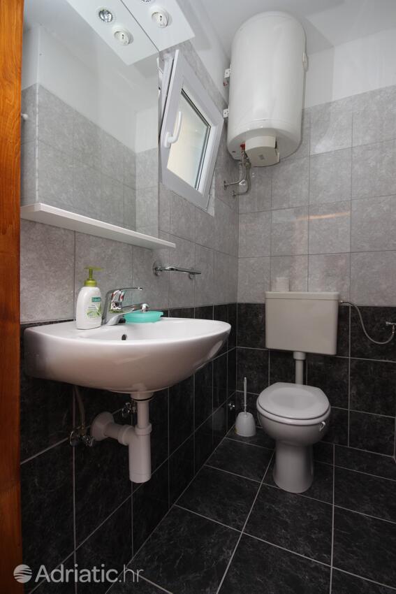 S-6819-a - Private accommodation - Apartments and rooms with parking space Gradac, Makarska