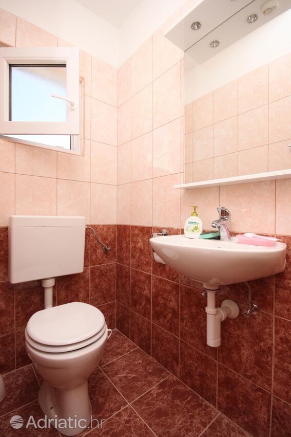 S-6819-b - Private accommodation - Apartments and rooms with parking space Gradac, Makarska