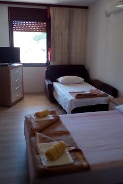 Apartments with parking space Gradac, Makarska - 6820