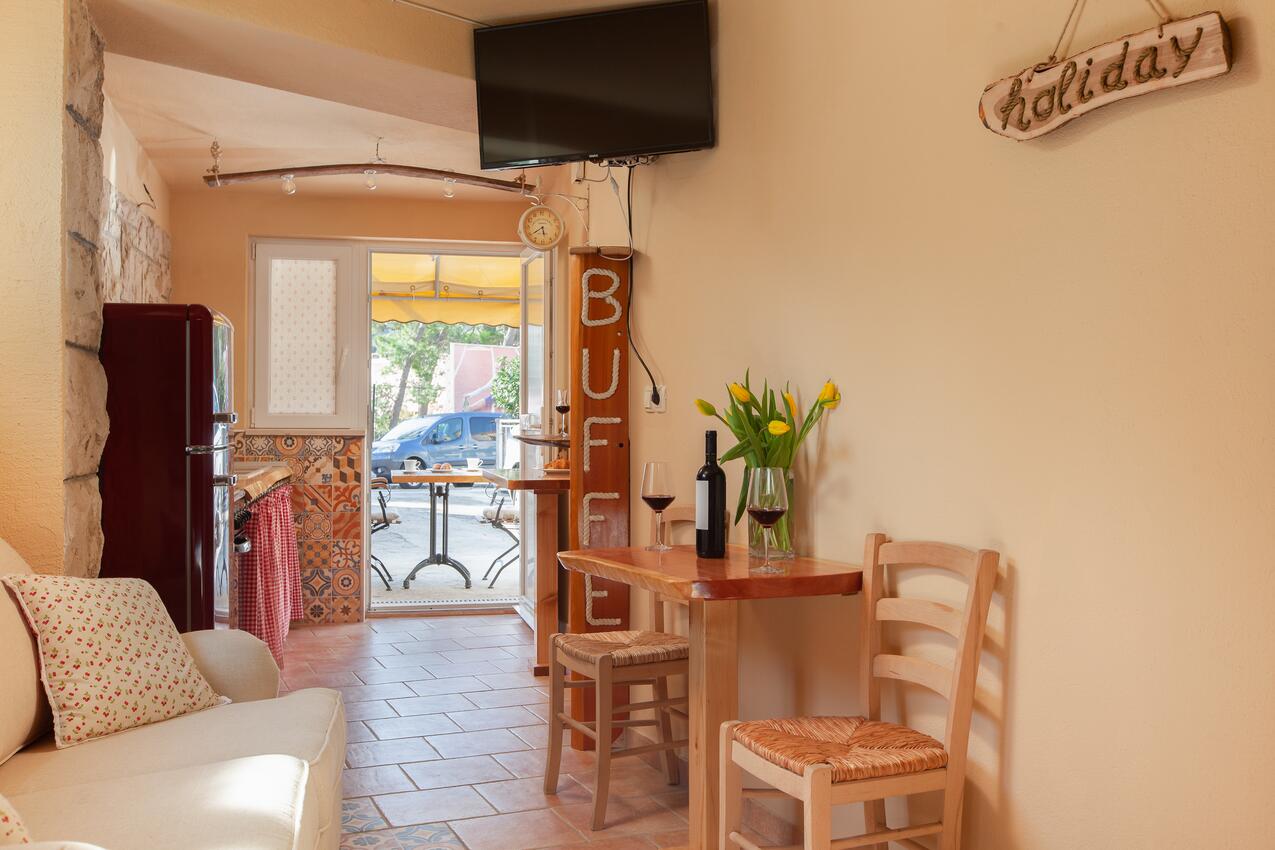 Apartments with WiFi Makarska - 6842