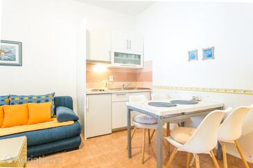 Apartments by the sea Podgora, Makarska - 6846