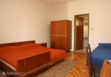 Apartments by the sea Pašman - 685